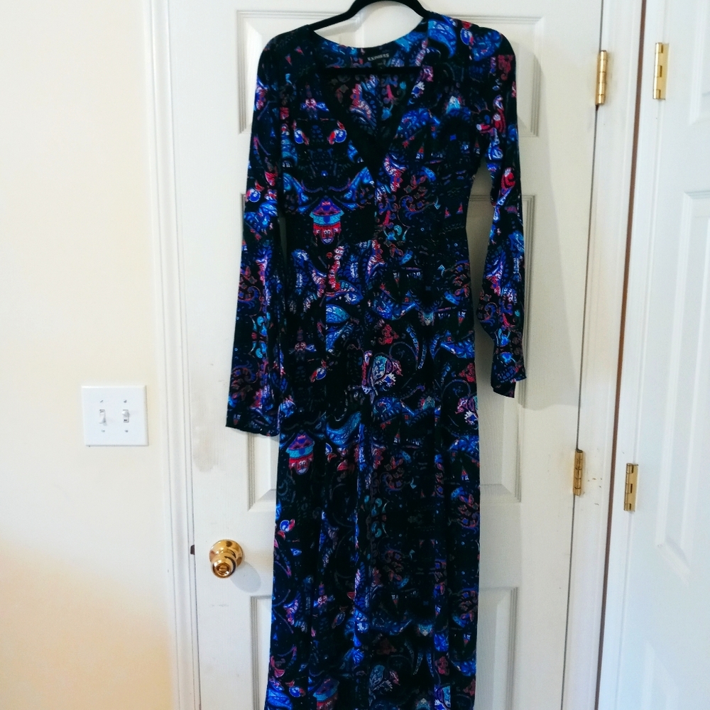 Express lomg paosley print maxi dress